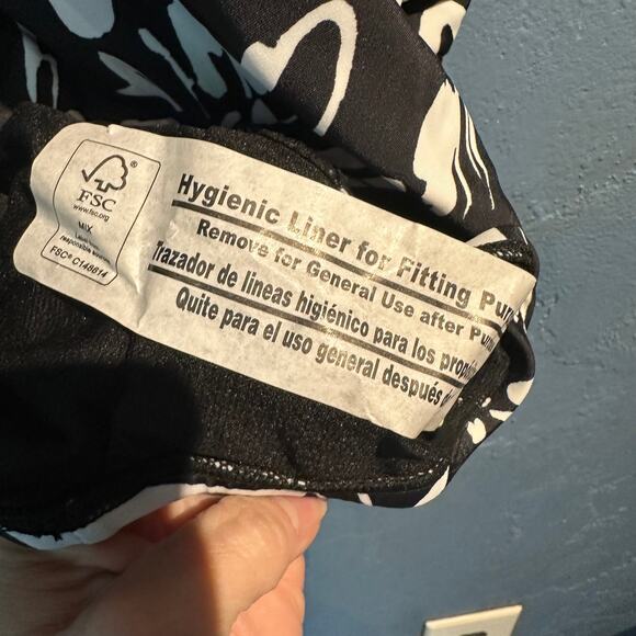 Hurley NWT Size X-Small One Piece Bathing Suit Black White Floral Vacation Beach - Picture 14 of 14